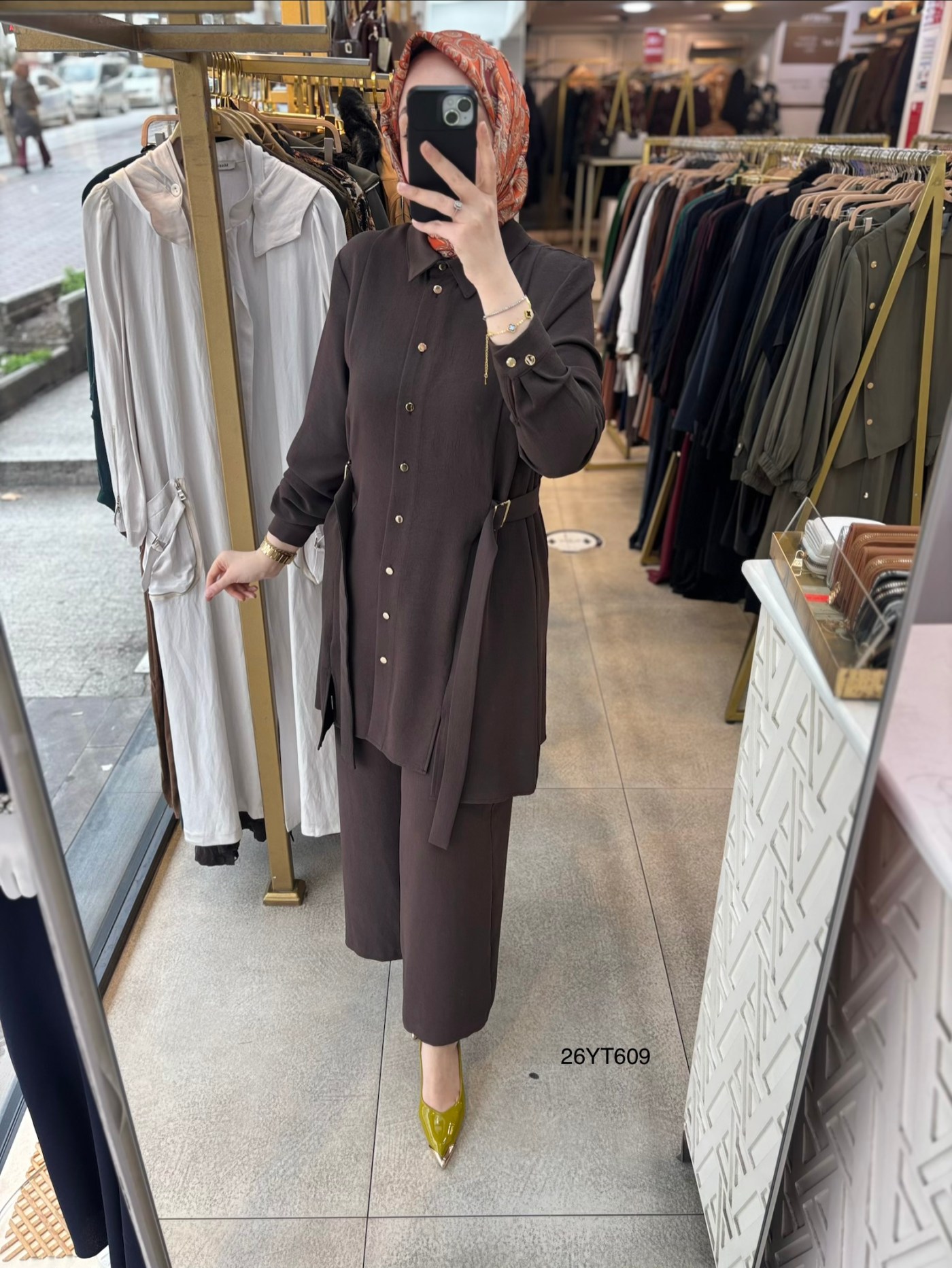 26YT609 Gömlek Yaka Düğmeli Kemerli Takım