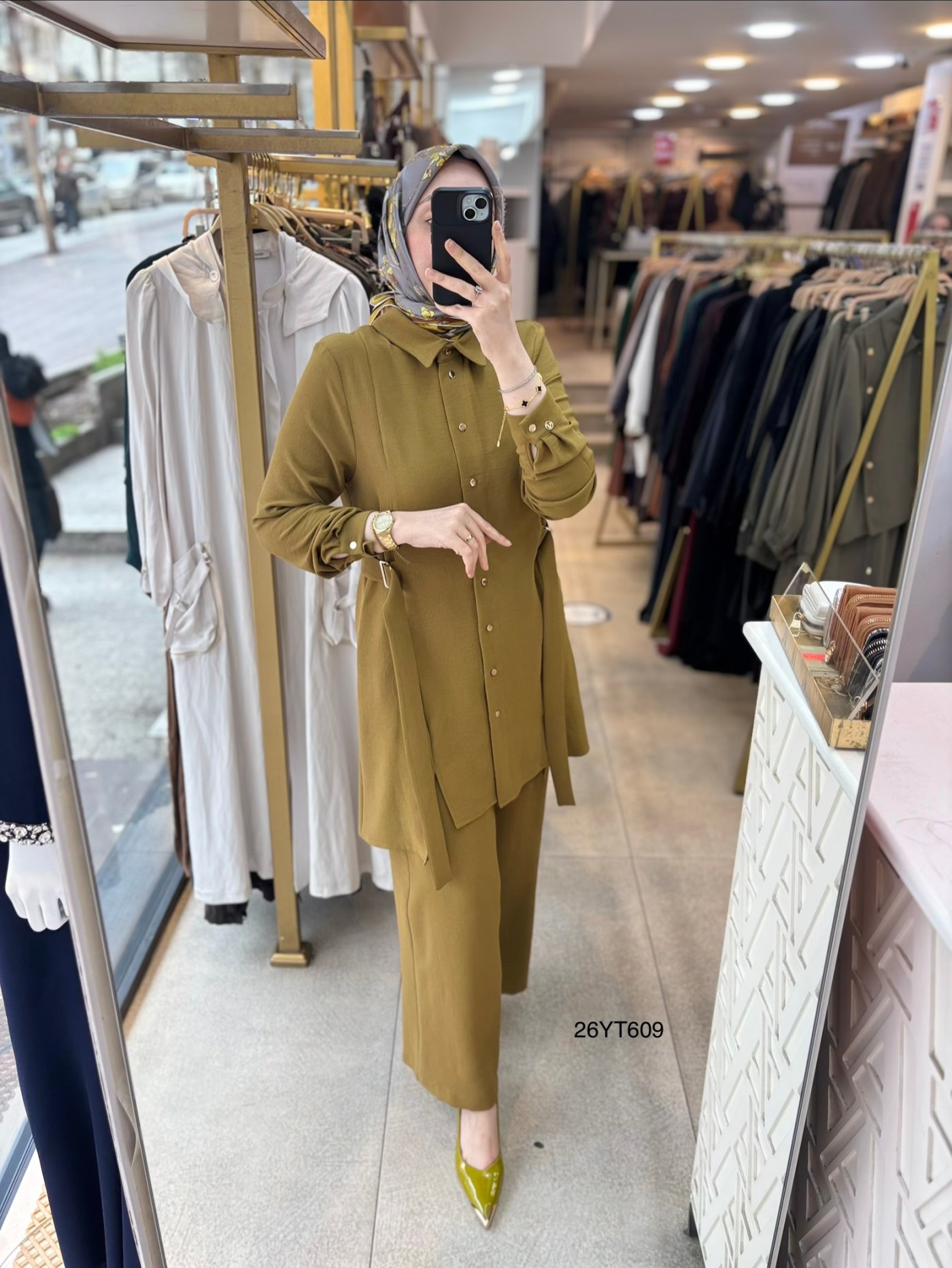 26YT609 Gömlek Yaka Düğmeli Kemerli Takım