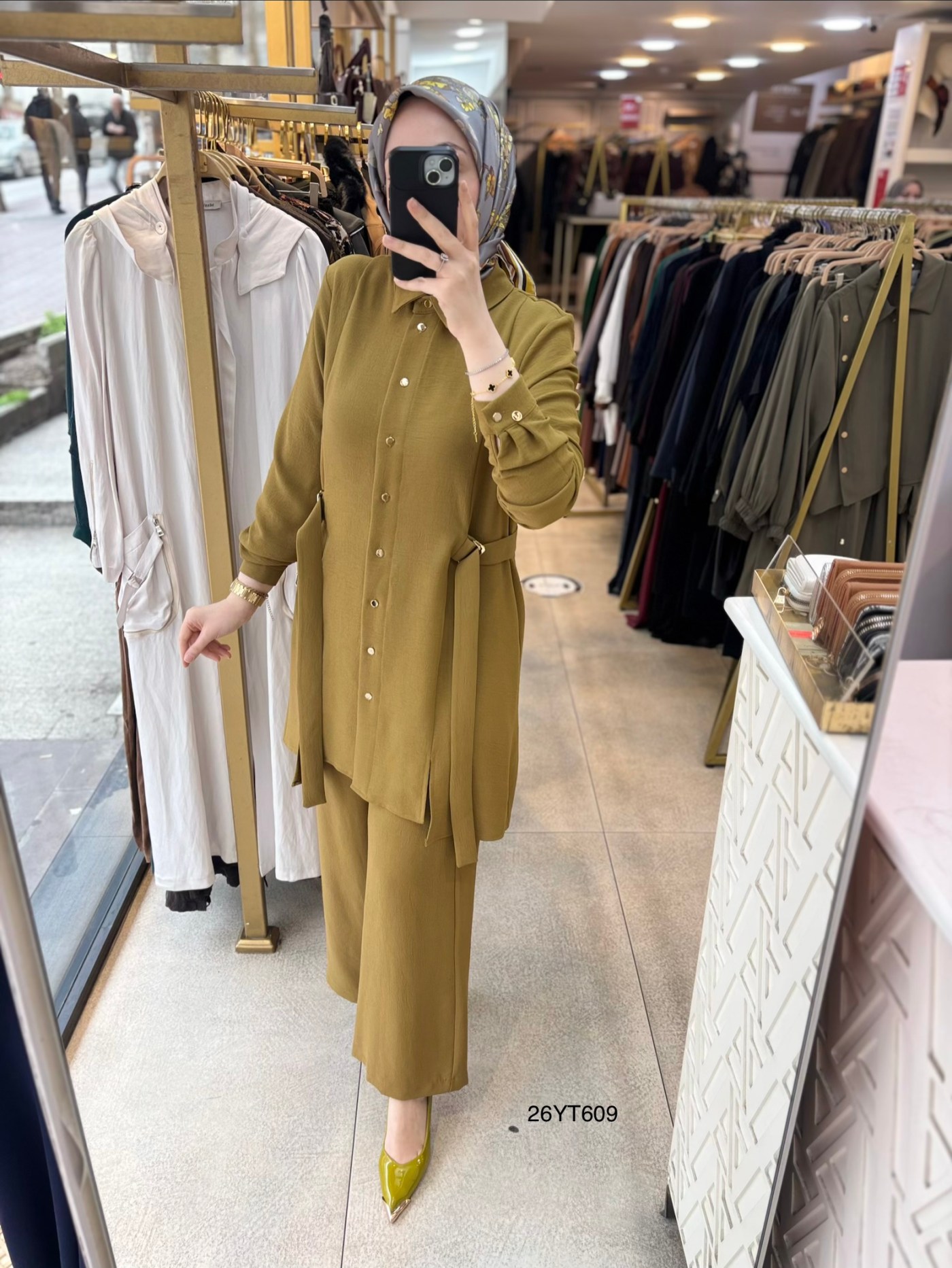 26YT609 Gömlek Yaka Düğmeli Kemerli Takım