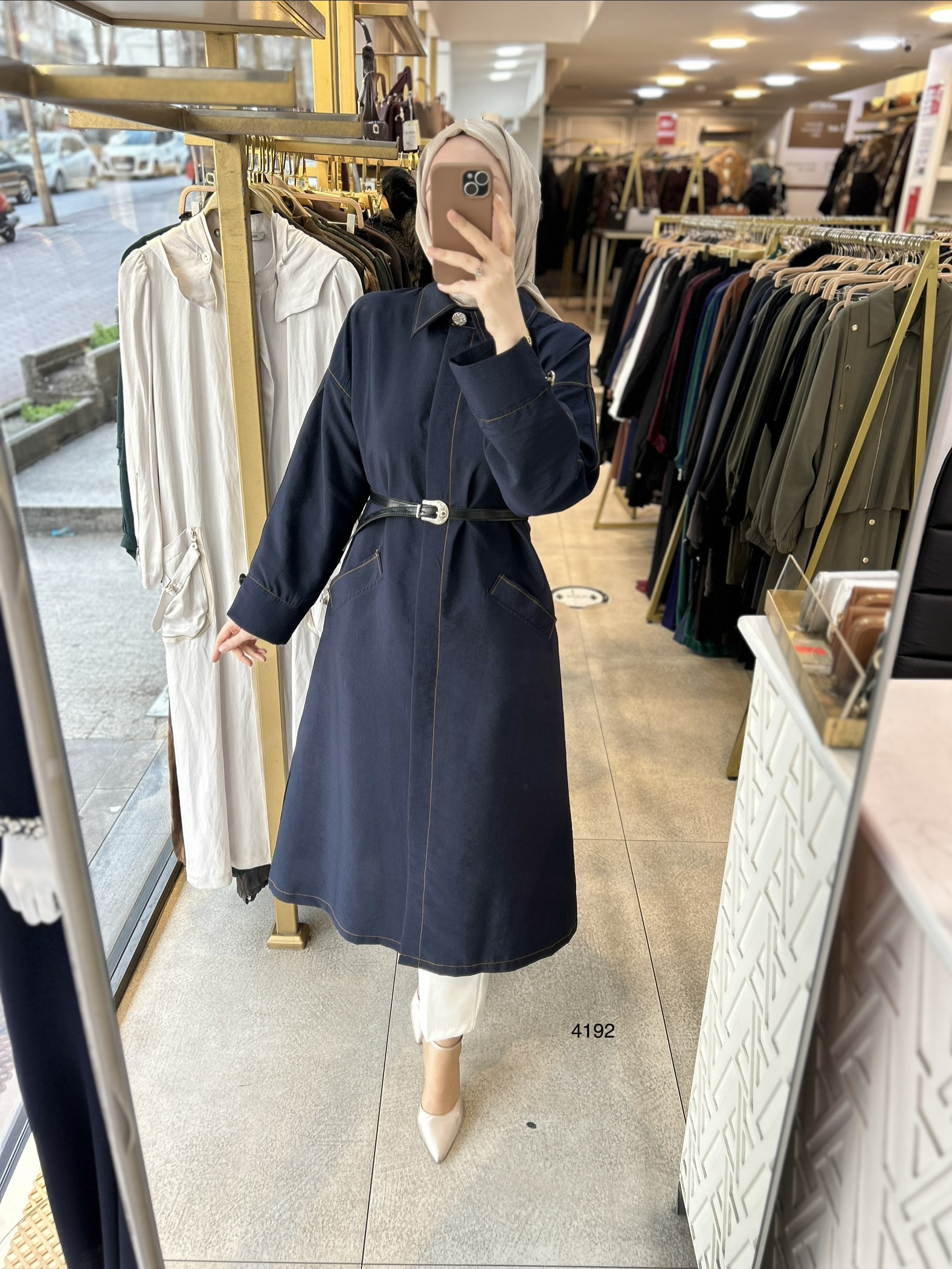 4192 Uzun Kollu Önden Düğmeli Belden Kemerli Kap - Görsel 5