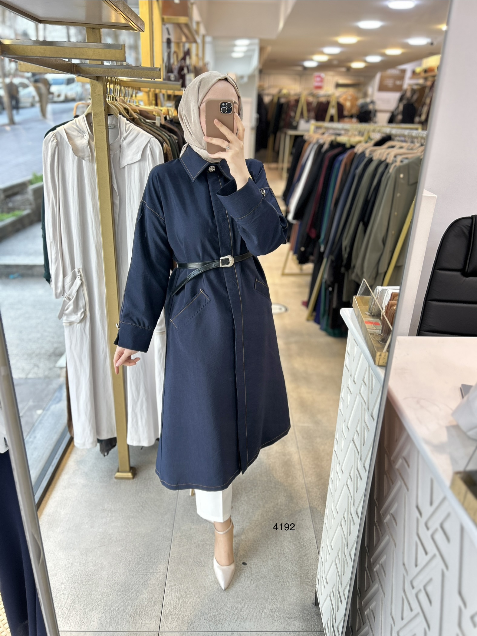 4192 Uzun Kollu Önden Düğmeli Belden Kemerli Kap - Görsel 4