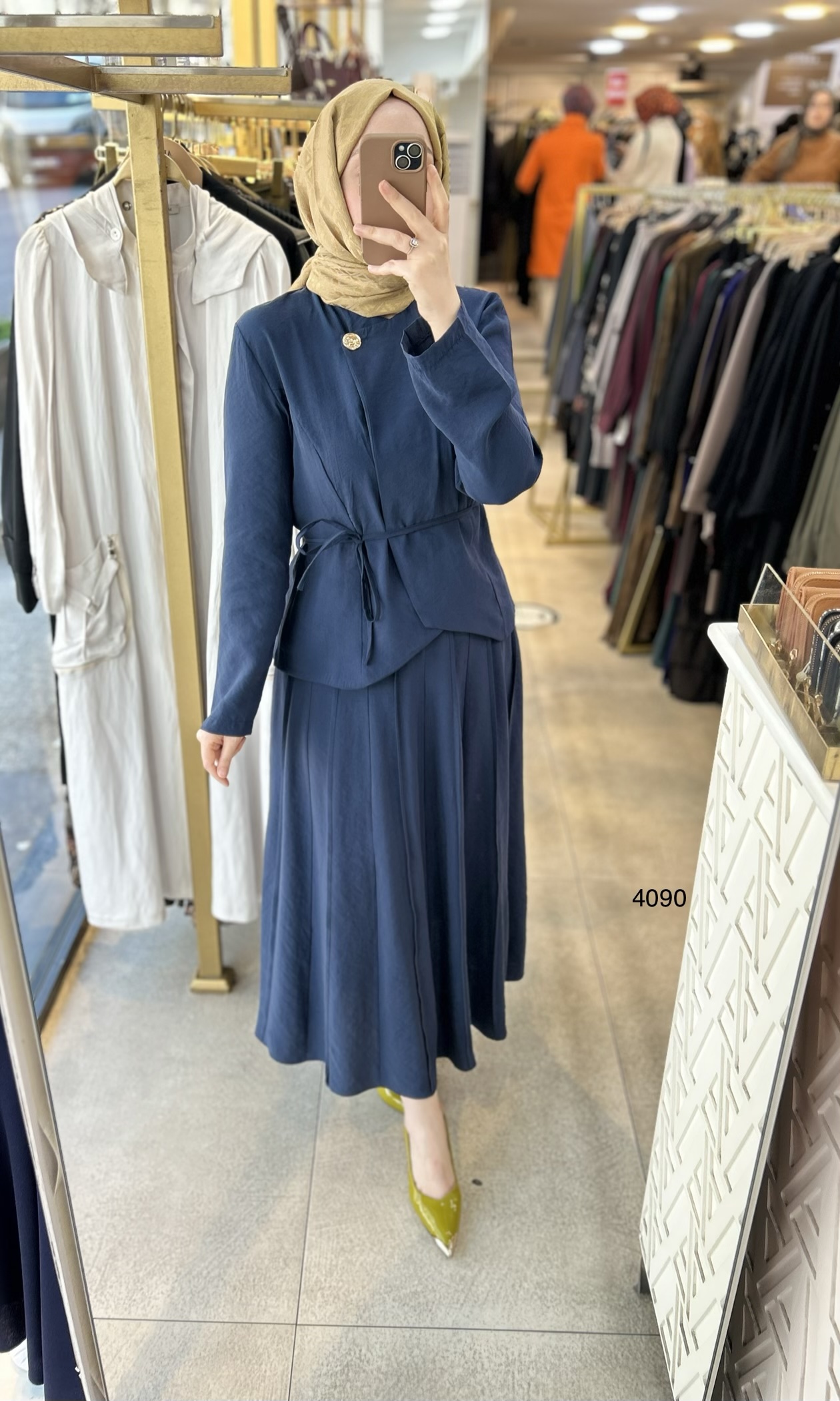 4090 Kemerli Düğme Detaylı Etekli Takım