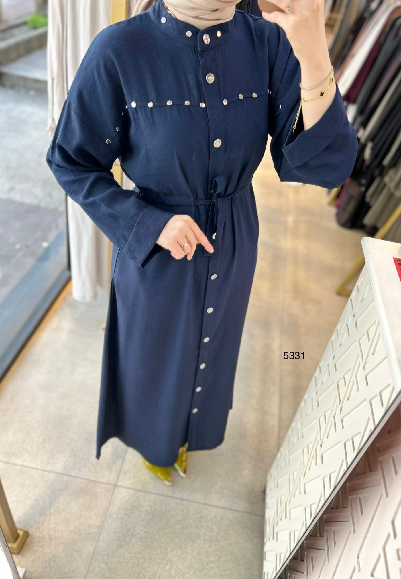 5331 Zımba Detaylı Boydan Düğmeli Elbise