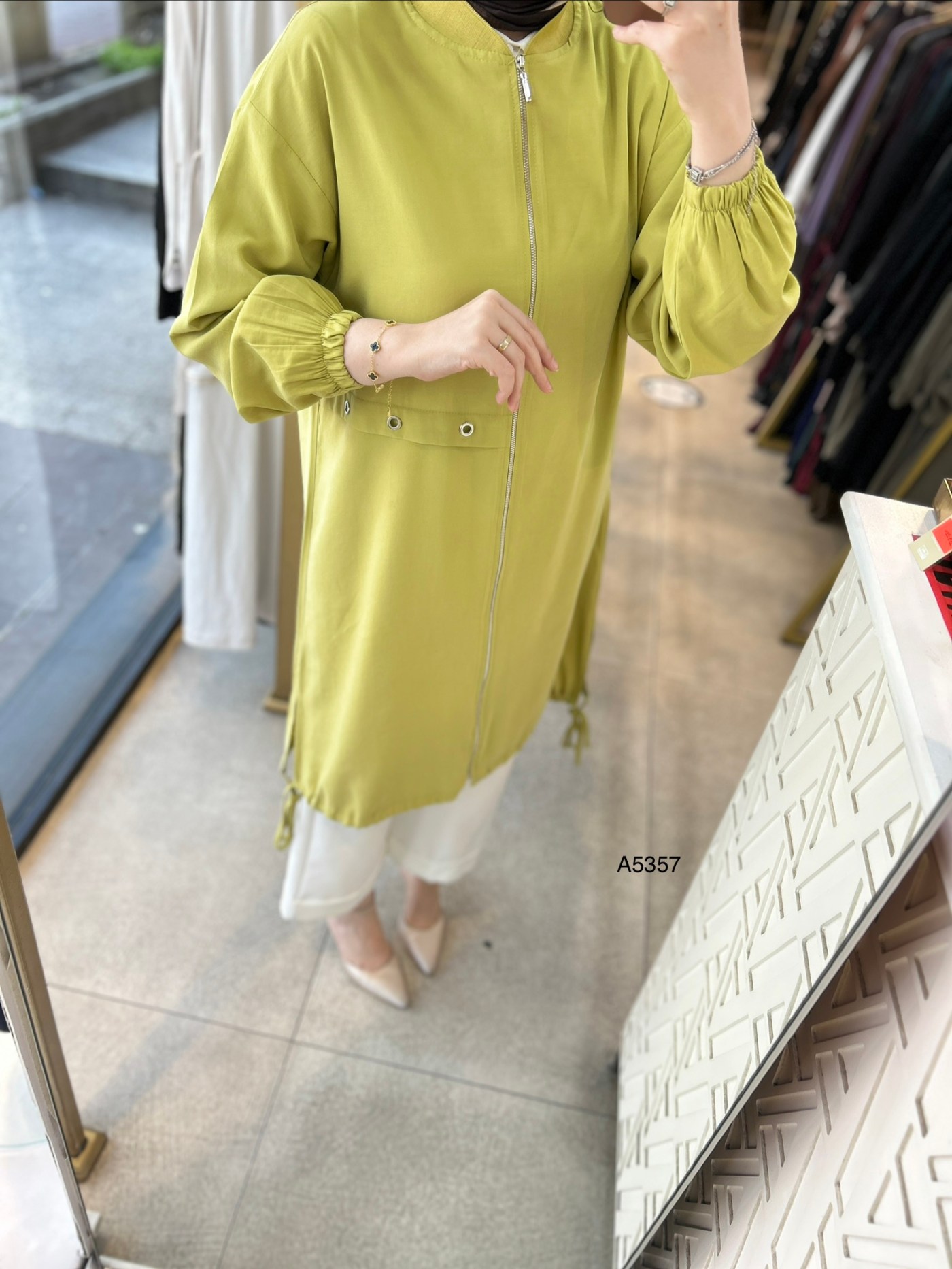 A5357 Kolları Lastikli Fermuarlı Kap