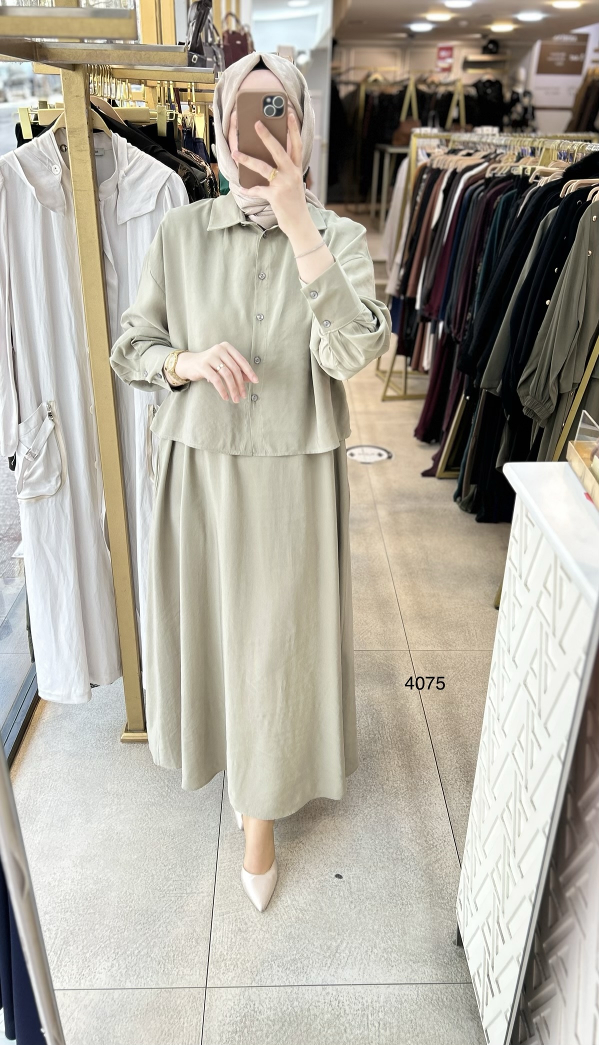 4075 Üstü Gömlekli Elbise