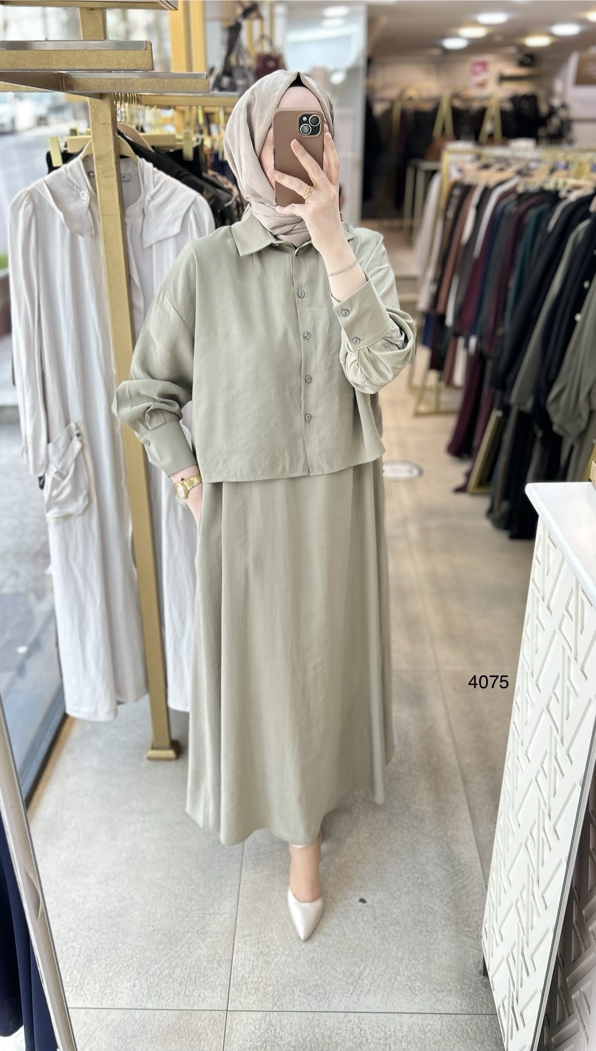 4075 Üstü Gömlekli Elbise