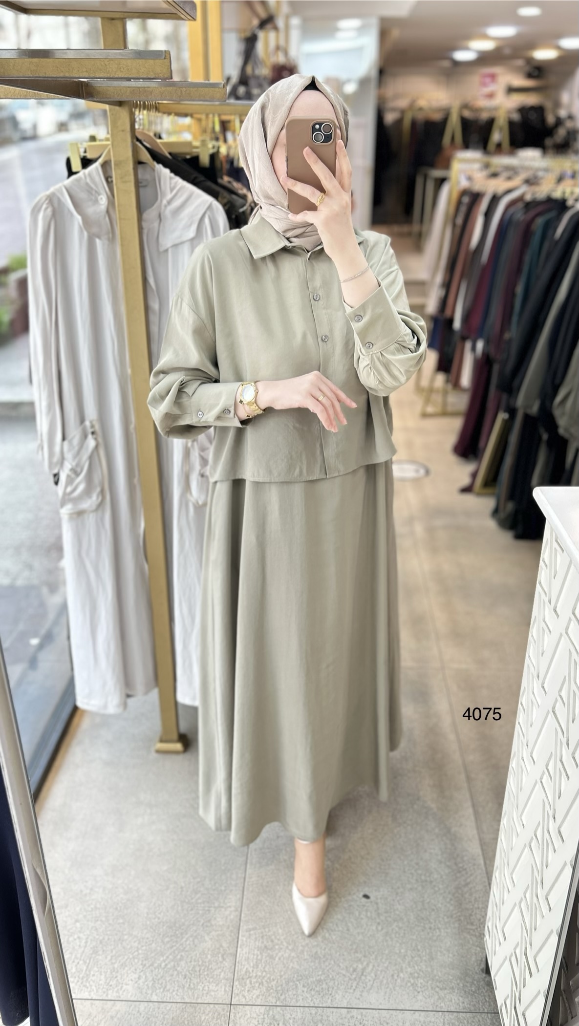 4075 Üstü Gömlekli Elbise