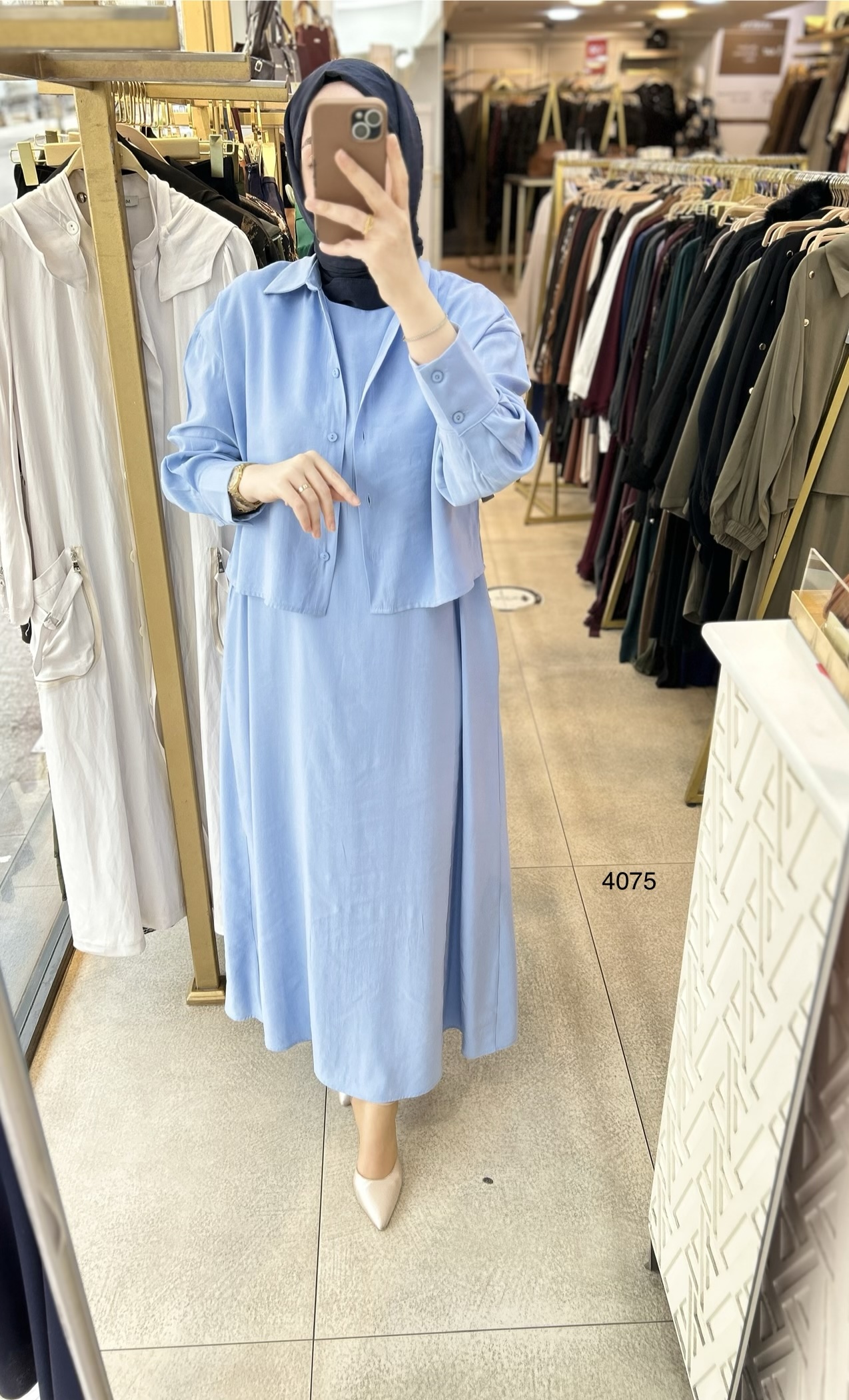 4075 Üstü Gömlekli Elbise