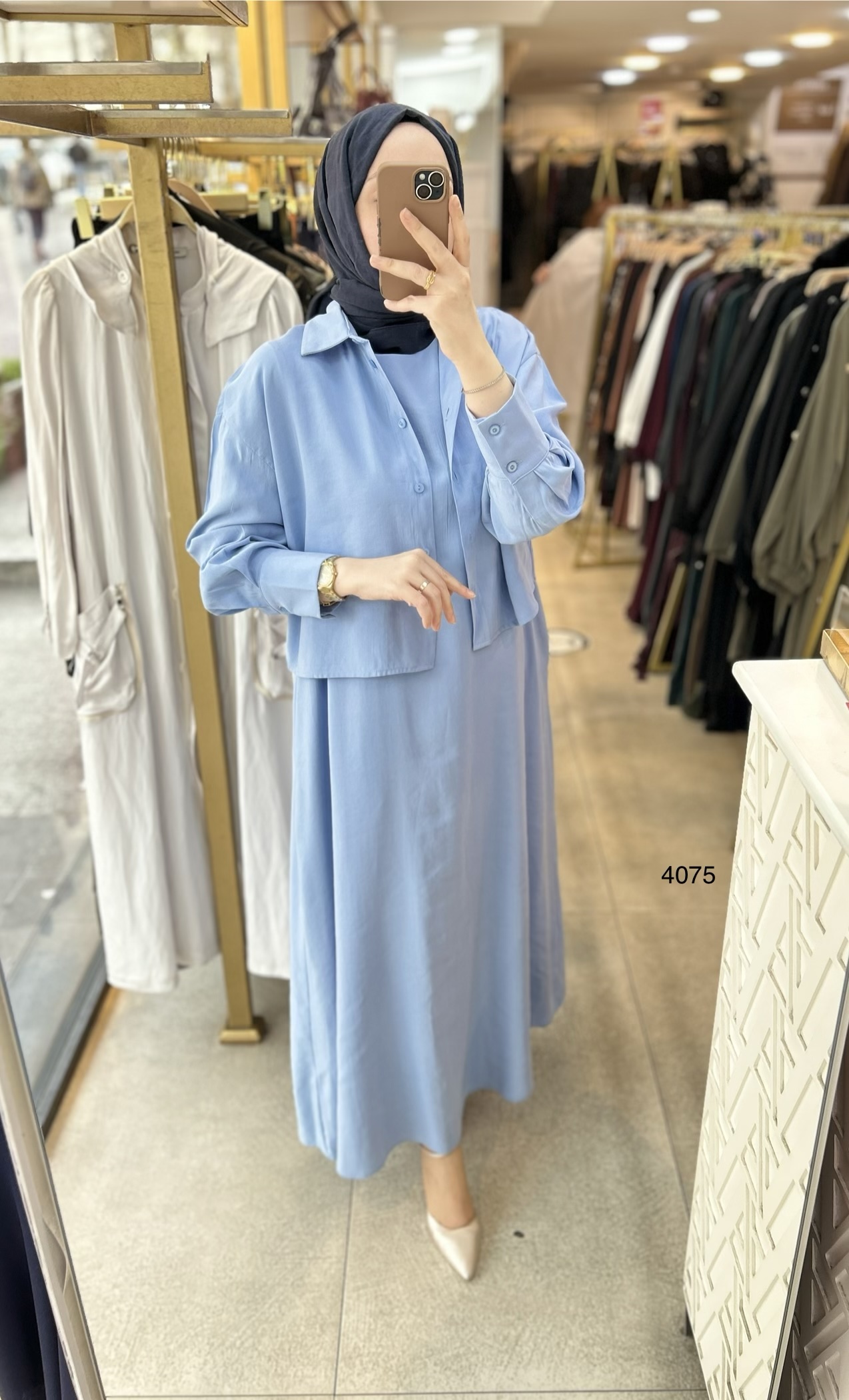 4075 Üstü Gömlekli Elbise