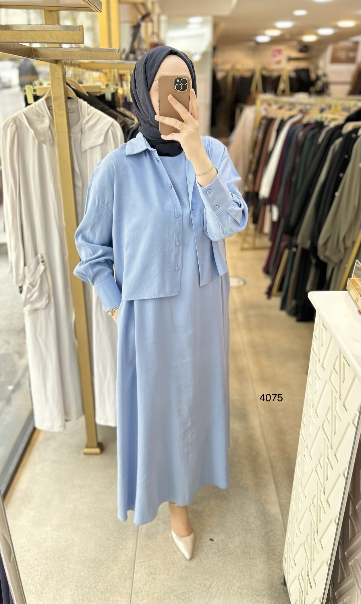 4075 Üstü Gömlekli Elbise